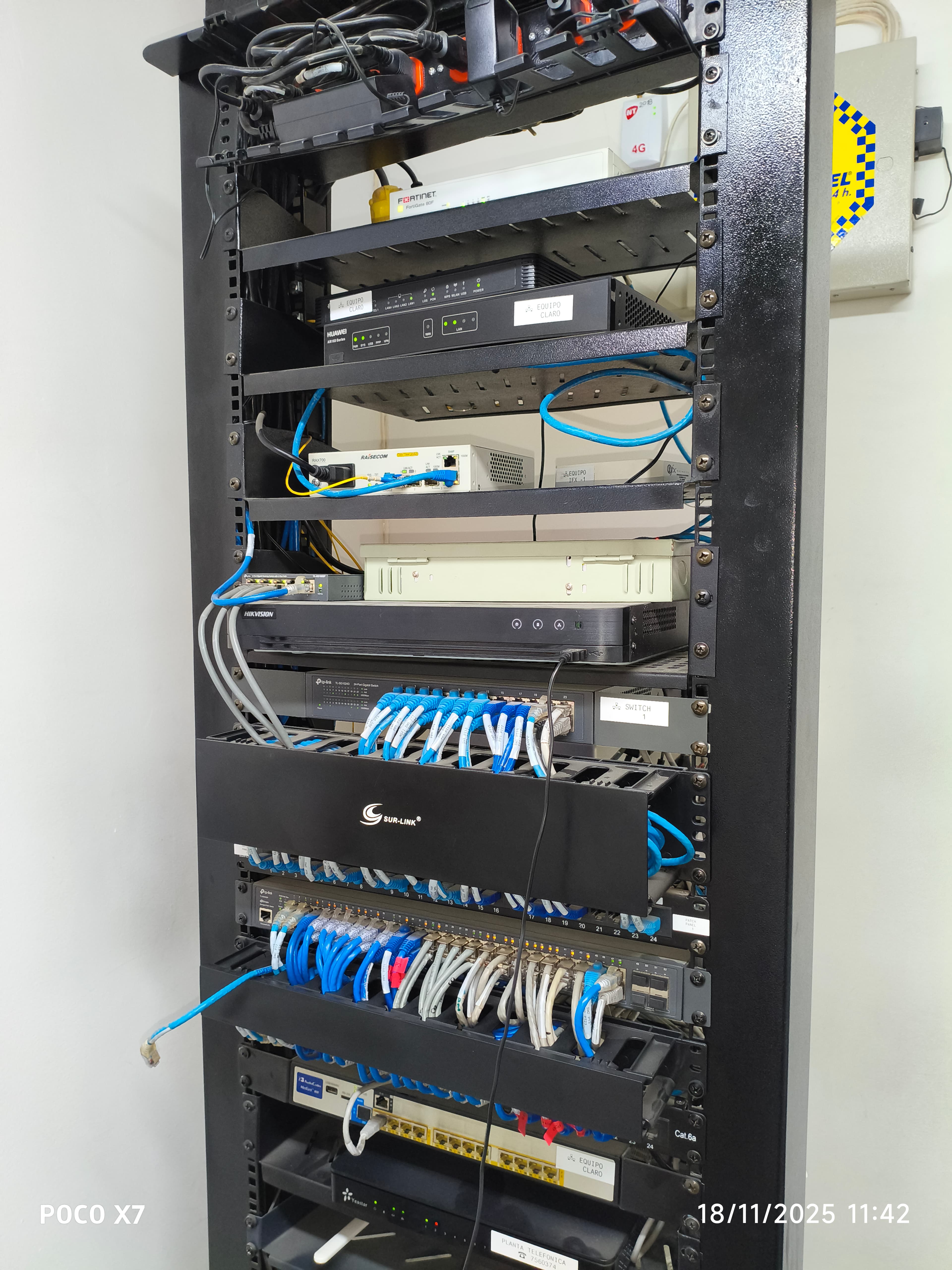 Tendido de cable UTP en pared de oficina en el Norte de Bogotá
